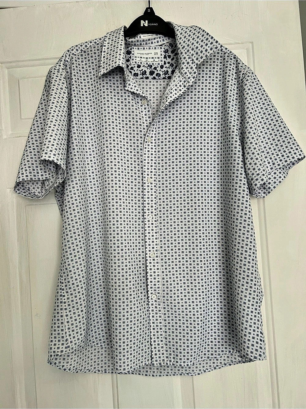 Denim & Flower Geometric Button Down in White & Blue Size XL